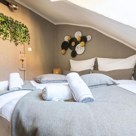 20 Seconds To Charles Bridge Apartment Prague Luaran gambar