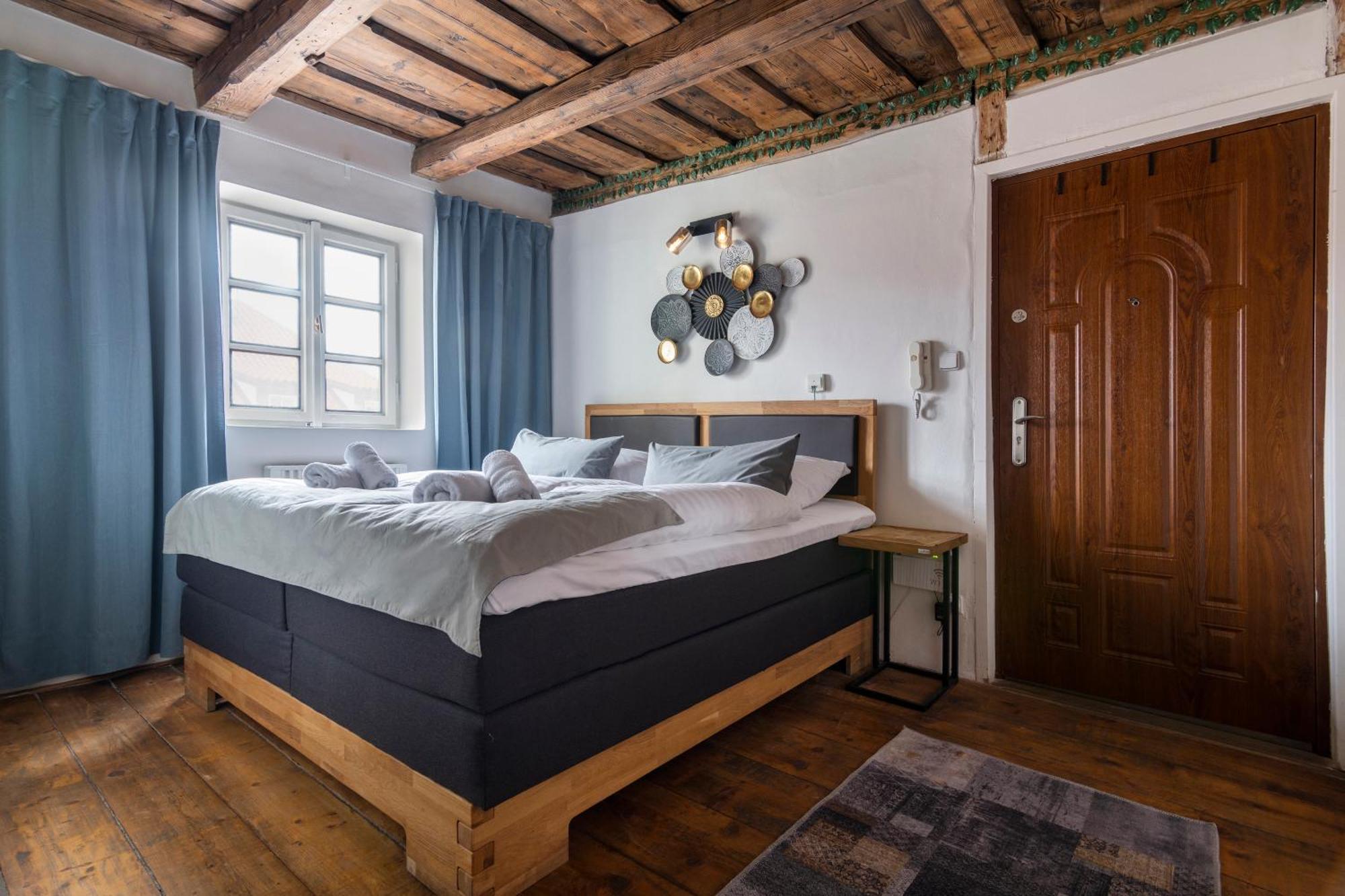 20 Seconds To Charles Bridge Apartment Prague Luaran gambar