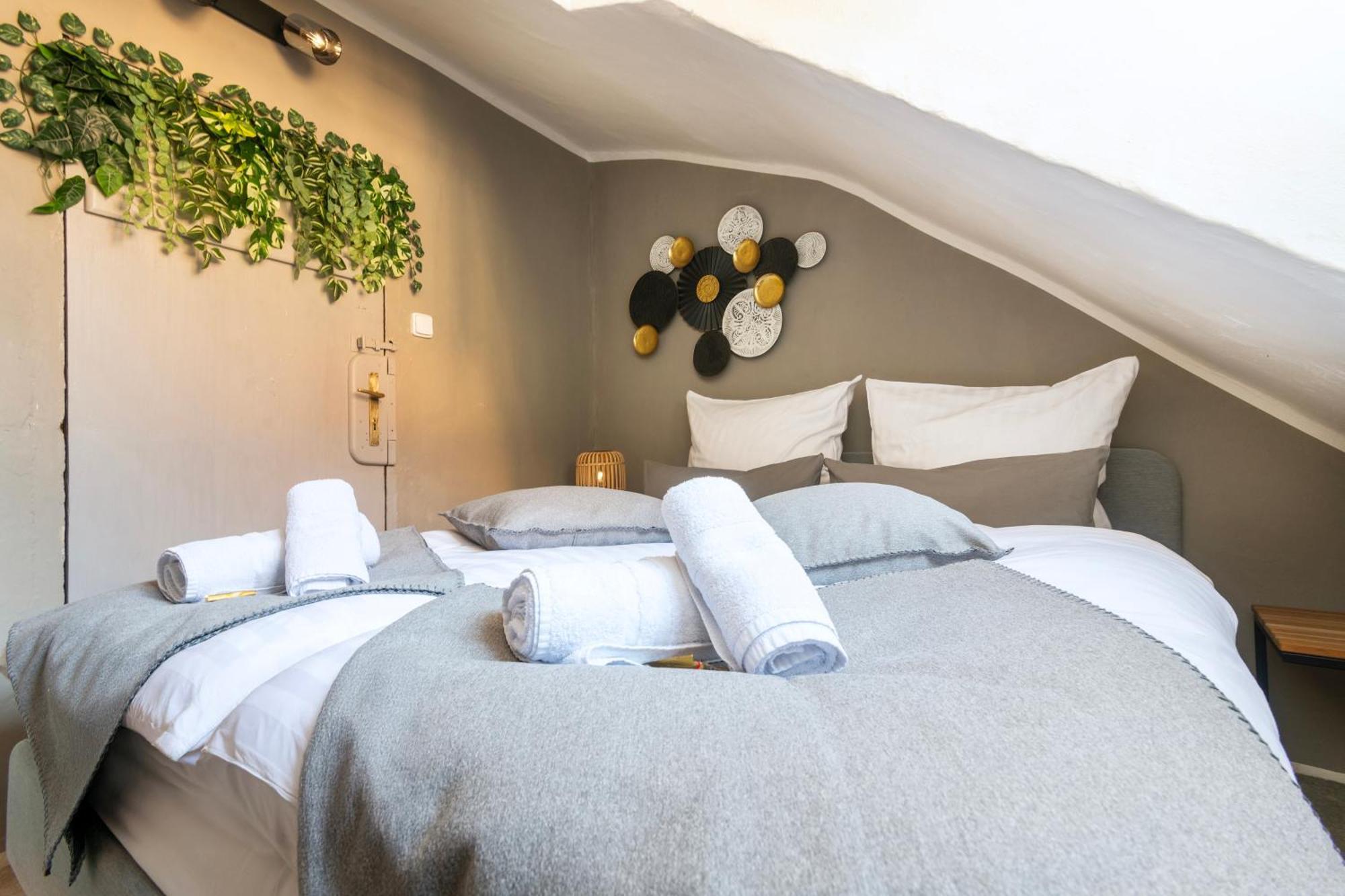 20 Seconds To Charles Bridge Apartment Prague Luaran gambar